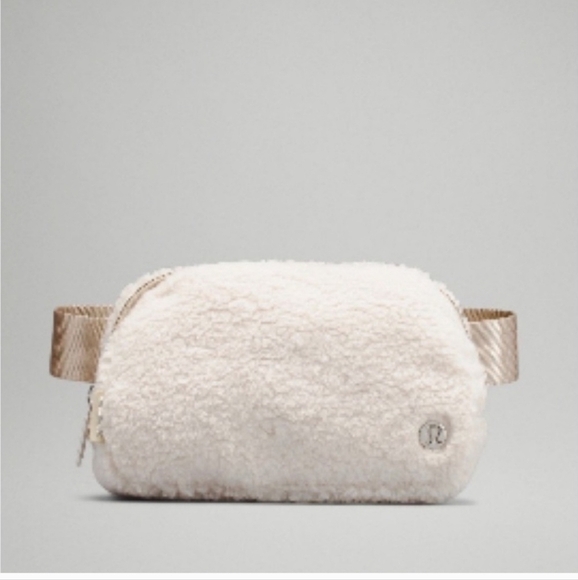 Lululemon White Fleece Crossbody/Belt Bag NWT - Picture 3 of 5
